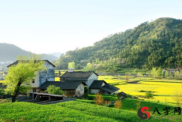 梦见陌生的村庄房屋